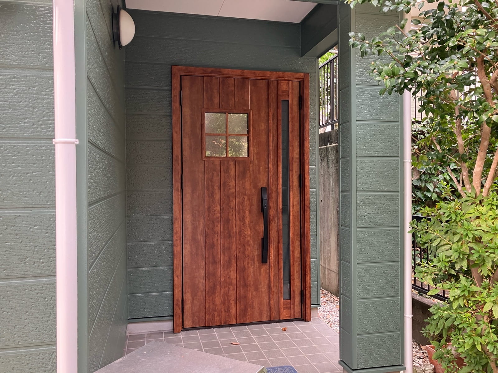 外壁塗装　玄関ドア交換