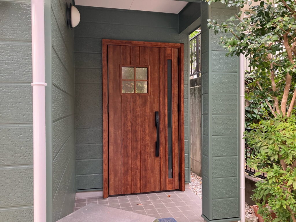 玄関ドア交換　LIXIL　リシエント