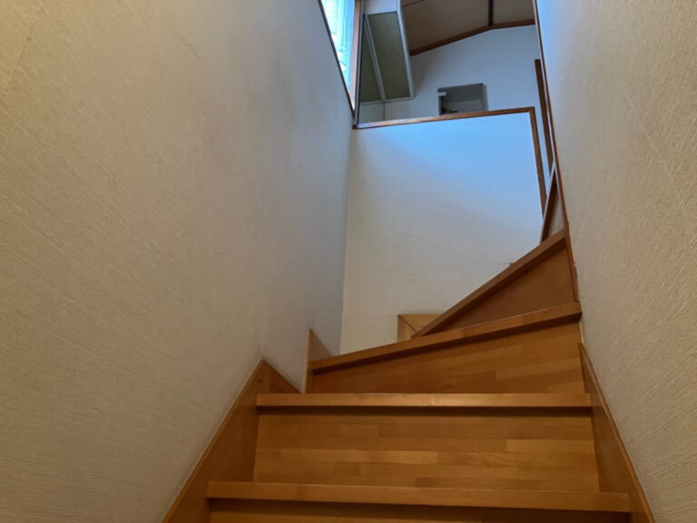 土岐市泉町久尻　階段手すり取付け　前　工事前