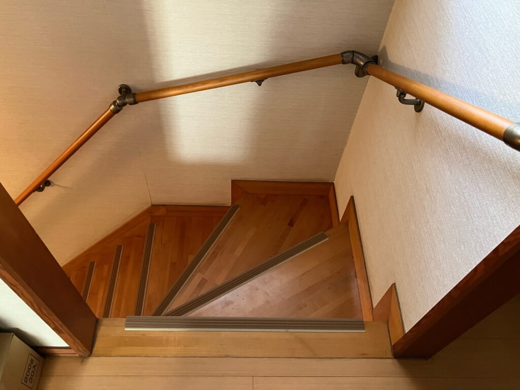 土岐市泉町久尻 階段手すり取付け