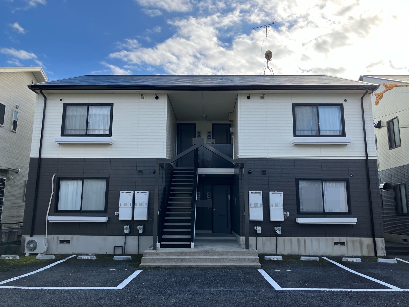 瑞浪市北小田町　アパート　屋根外壁塗装工事　完成