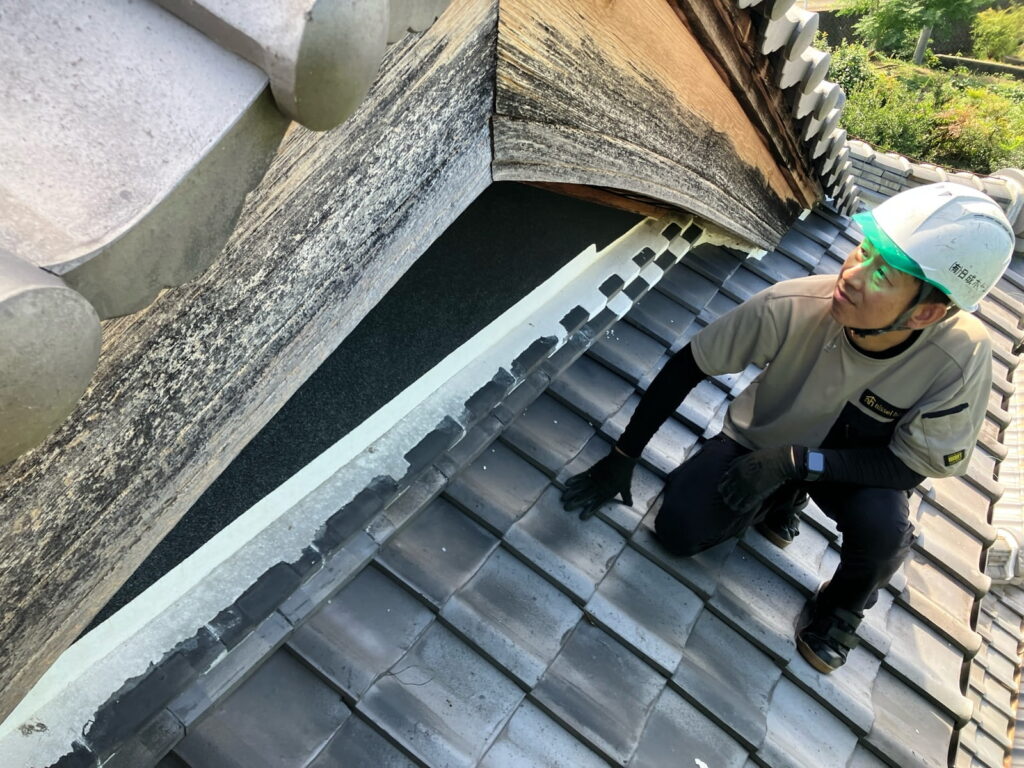 多治見市　瓦屋根　点検中