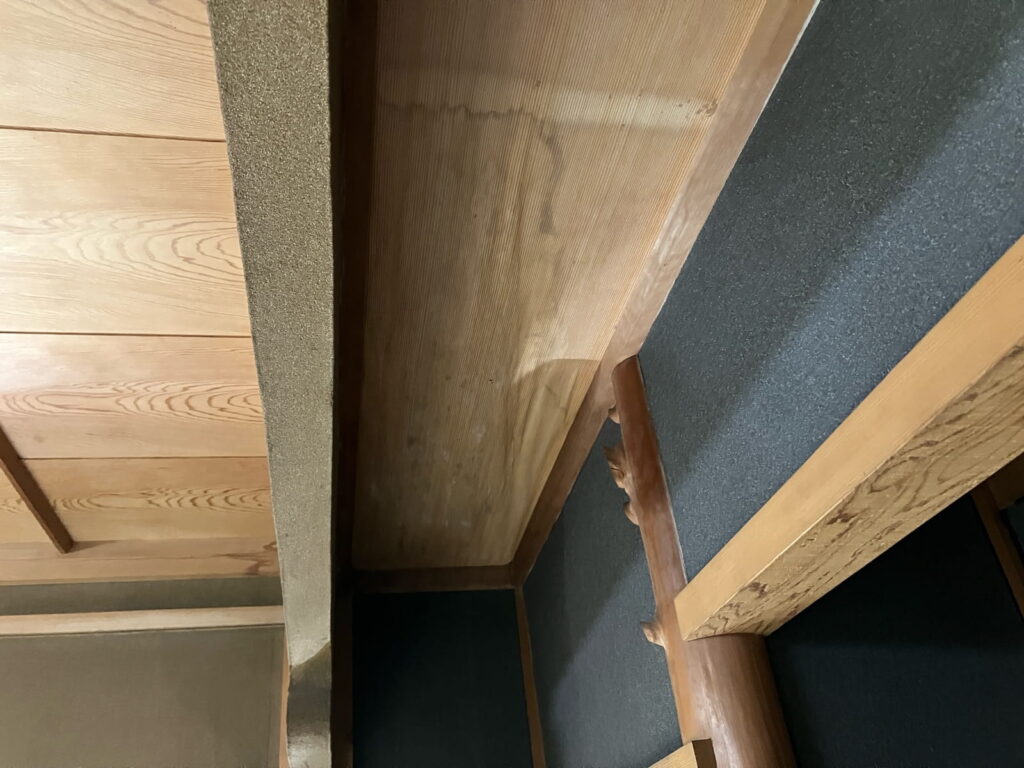 多治見市　瓦屋根　屋根裏点検