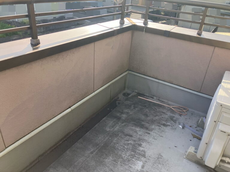 土岐市土岐津町　ベランダ内壁　板金工事前