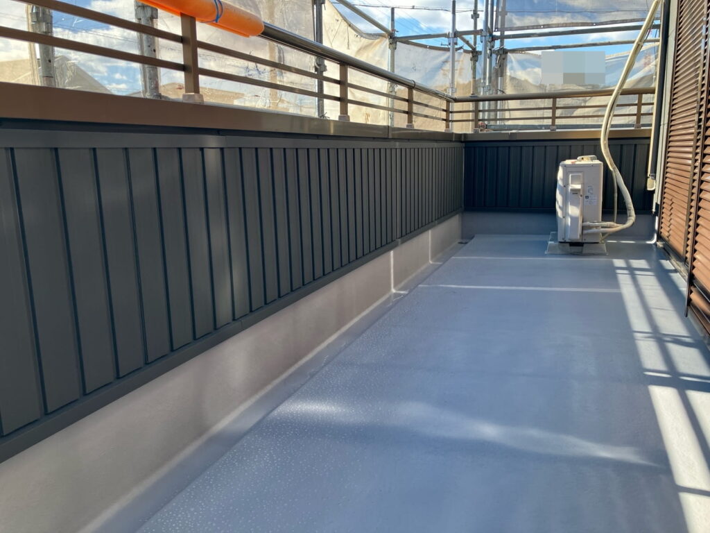 土岐市土岐津町　ベランダ内壁　板金張り後