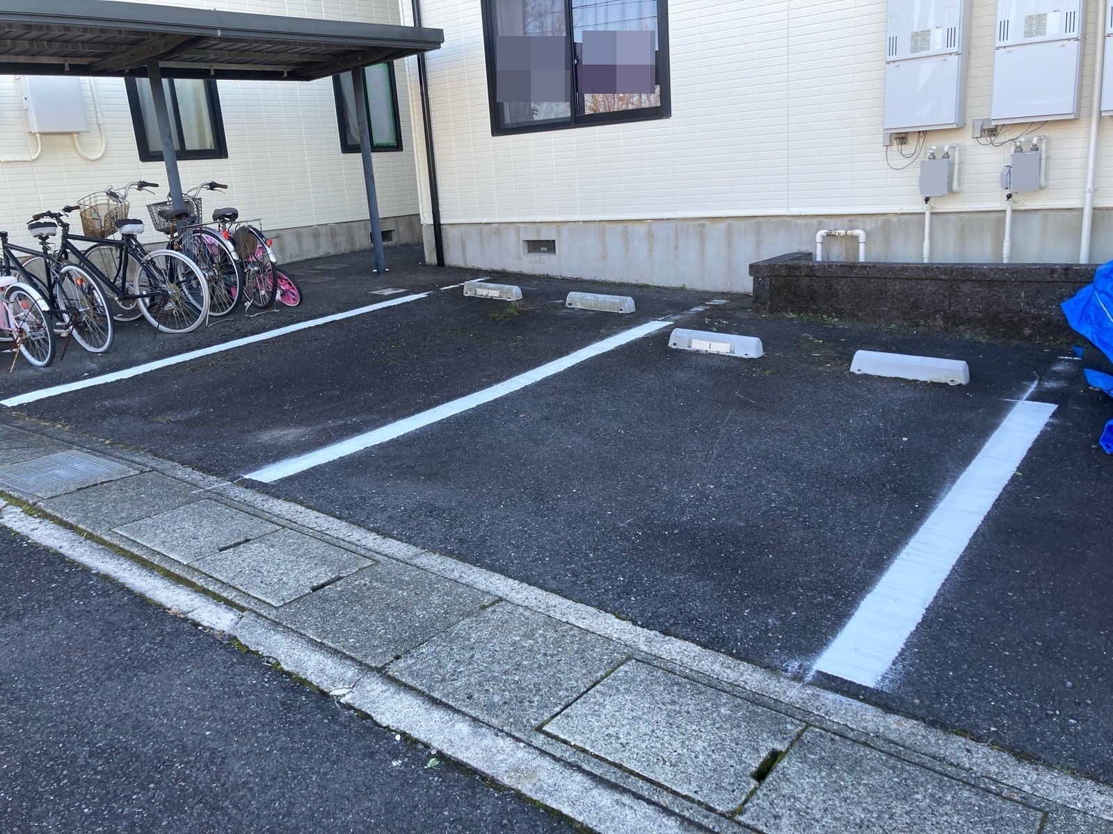瑞浪市北小田町　アパート　駐車場白線引き　完成