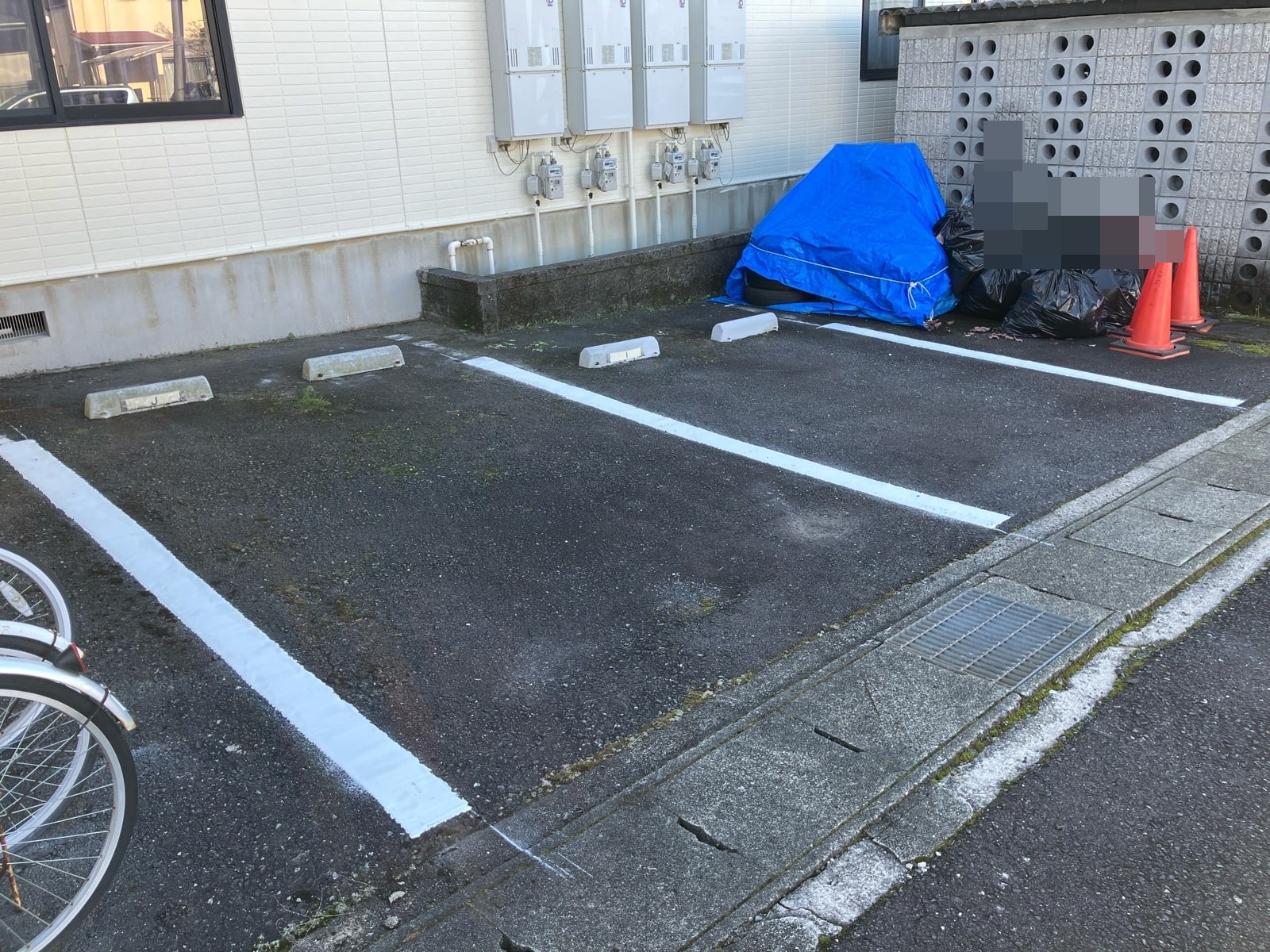 瑞浪市北小田町　アパート　駐車場白線引き　完成