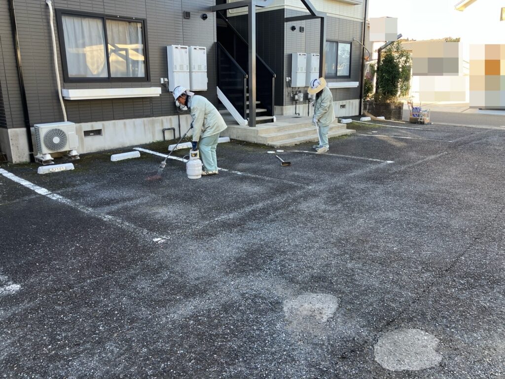 瑞浪市北小田町　アパート　駐車場白線引き　工事中