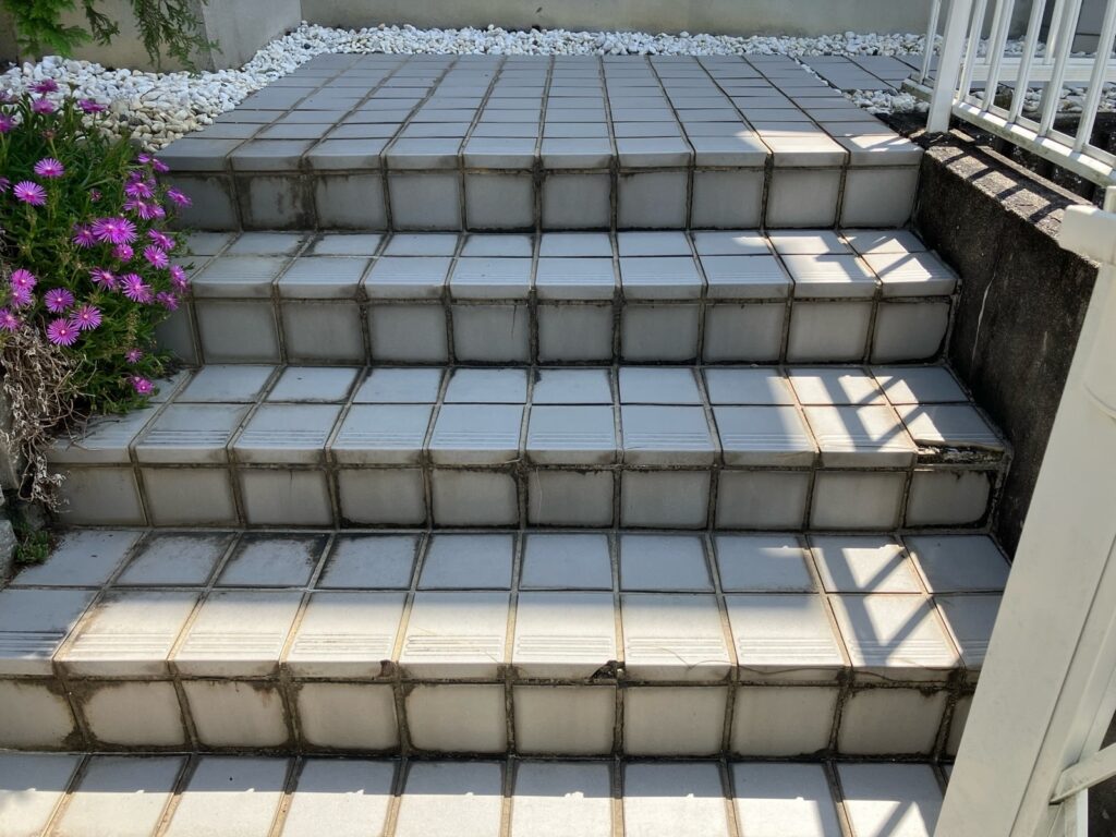 多治見市幸町　タイル補修工事前