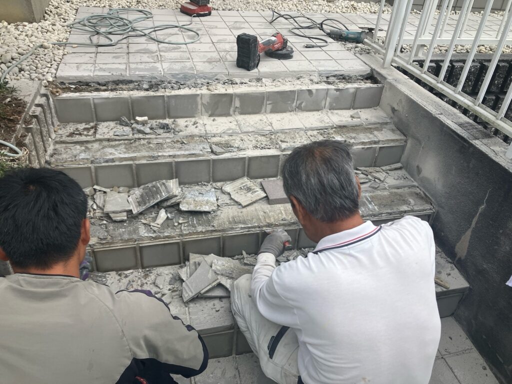 多治見市幸町　タイル工事