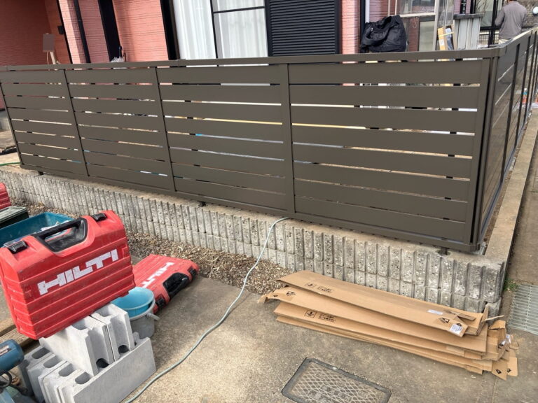 多治見市赤坂町　駐車場拡張工事　フェンス取付工事