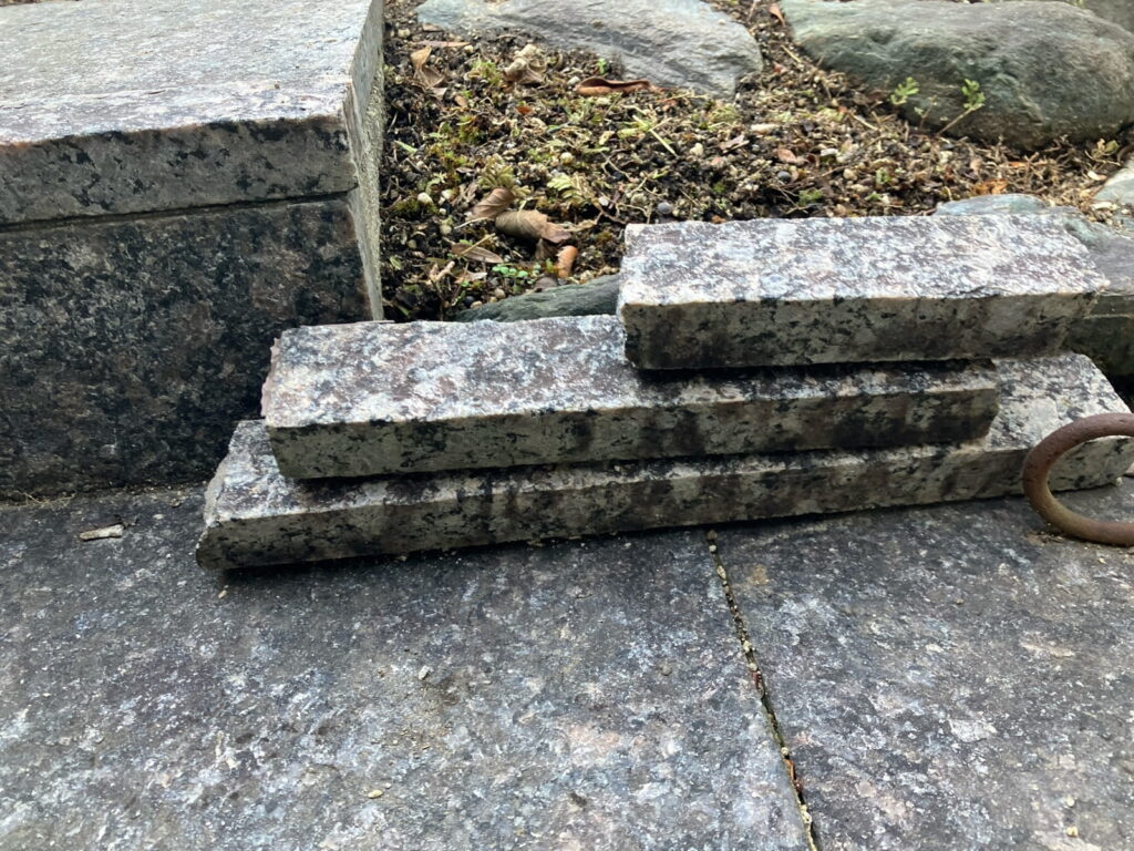 多治見市脇之島町　タイル補修工事　施工前　タイル剥がれ