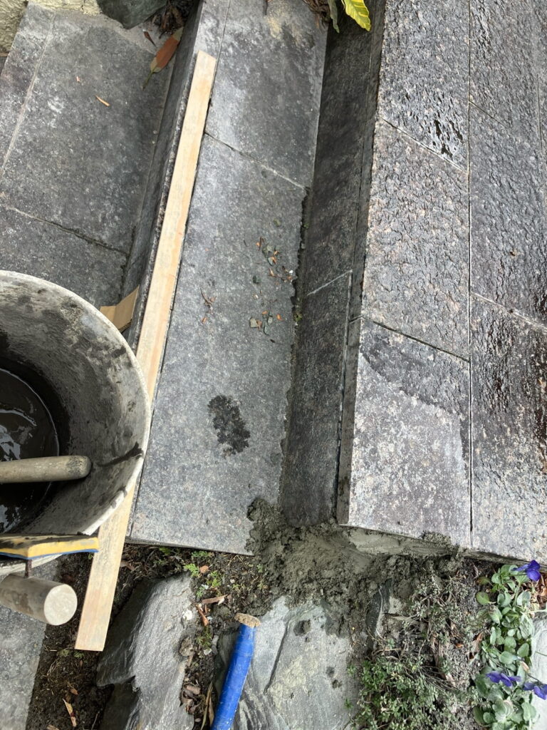 多治見市脇之島町　タイル補修工事　タイルはりつけ