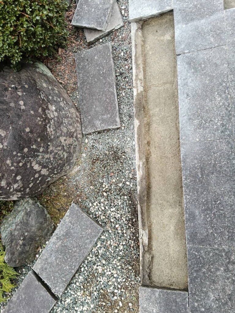 多治見市脇之島町　タイル補修工事　タイル撤去