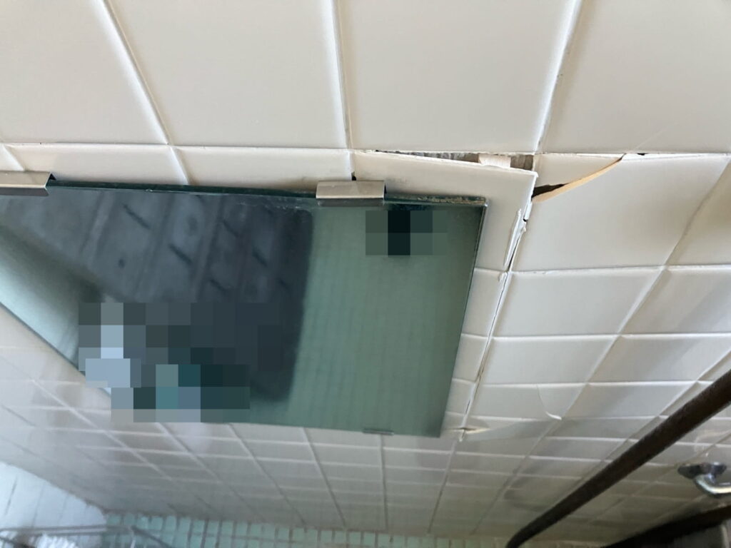 多治見市脇之島町　お風呂　タイル　浮き　剥がれ