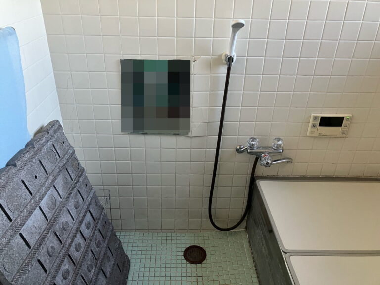 多治見市脇之島町　お風呂　タイル補修工事　前