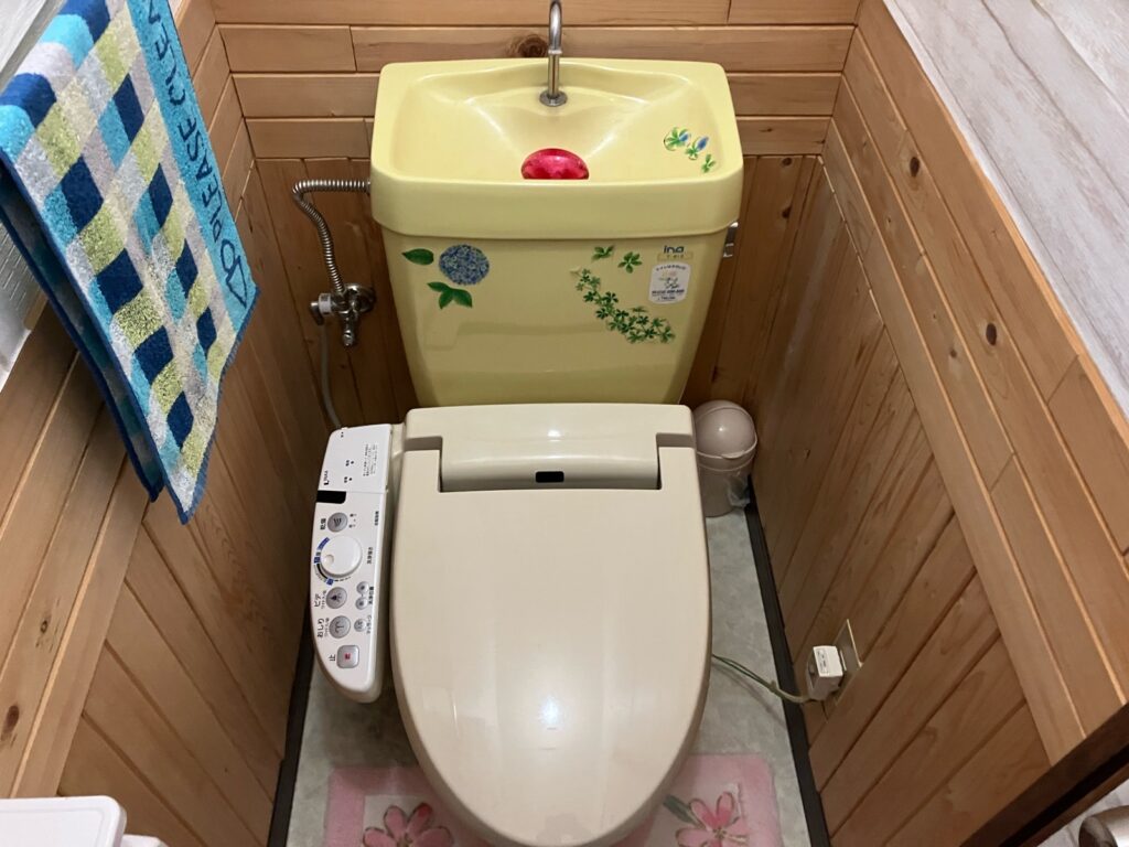 多治見市市之倉町　トイレ便座交換工事　前